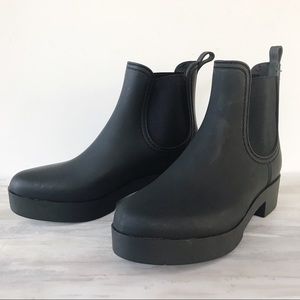 hydra lug waterproof chelsea boot